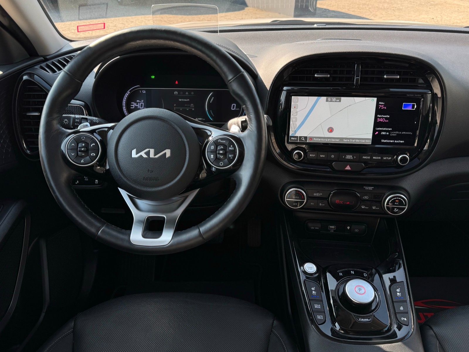 Fahrzeugabbildung Kia E-Soul 64kWh Spirit Schiebedach CarPl. H&K ACC