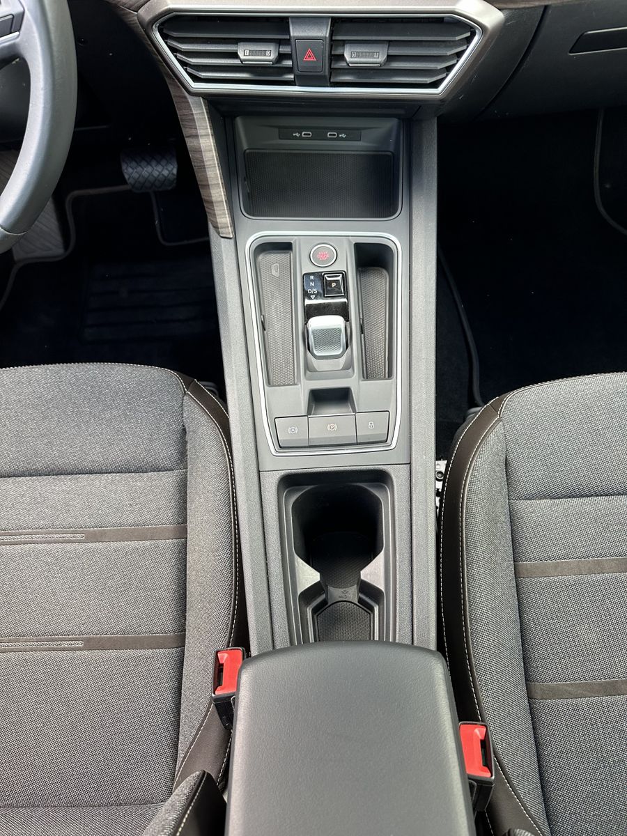 Fahrzeugabbildung SEAT Leon SpT 2.0 TDI DSG Xcellence NAV+LED+ACC+PANO