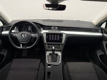 Volkswagen Passat - 11