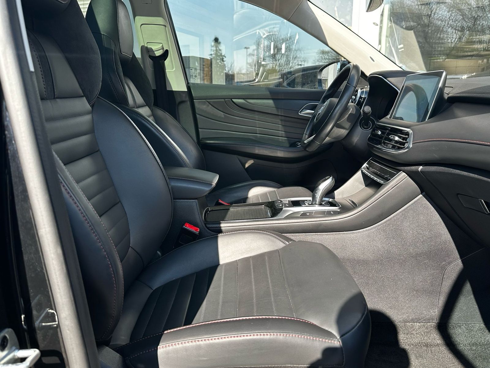 Fahrzeugabbildung MG EHS Luxury PANO+LEDER+NAVI+SHZ+KAMERA+ACC+360°