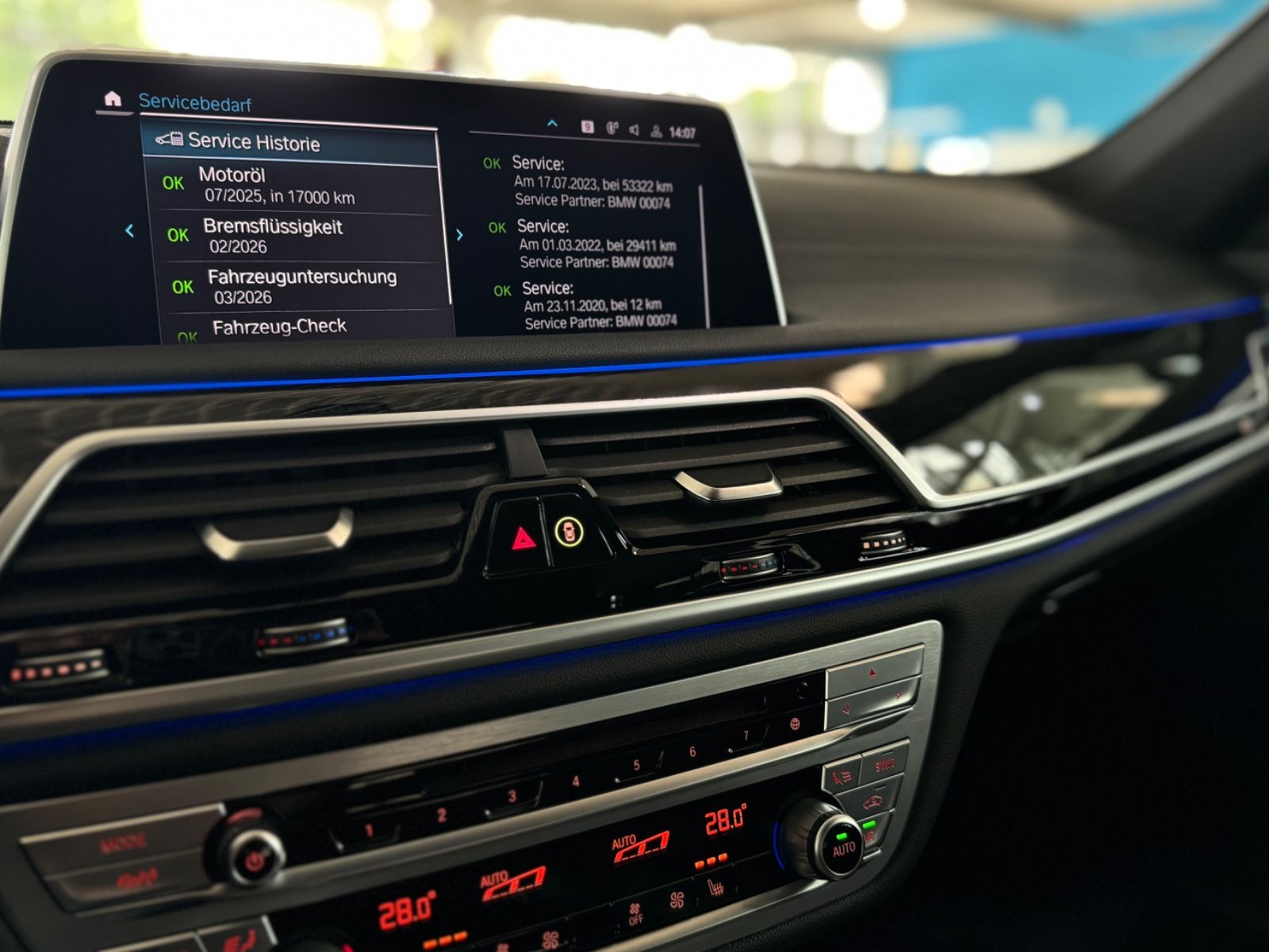 Fahrzeugabbildung BMW 730d xD M Sport Massage HUD H/K DAB SoftCl Komfo