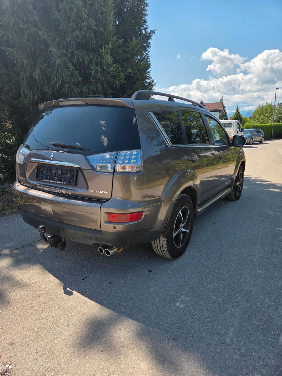 Mitsubishi Outlander Invite 4WD