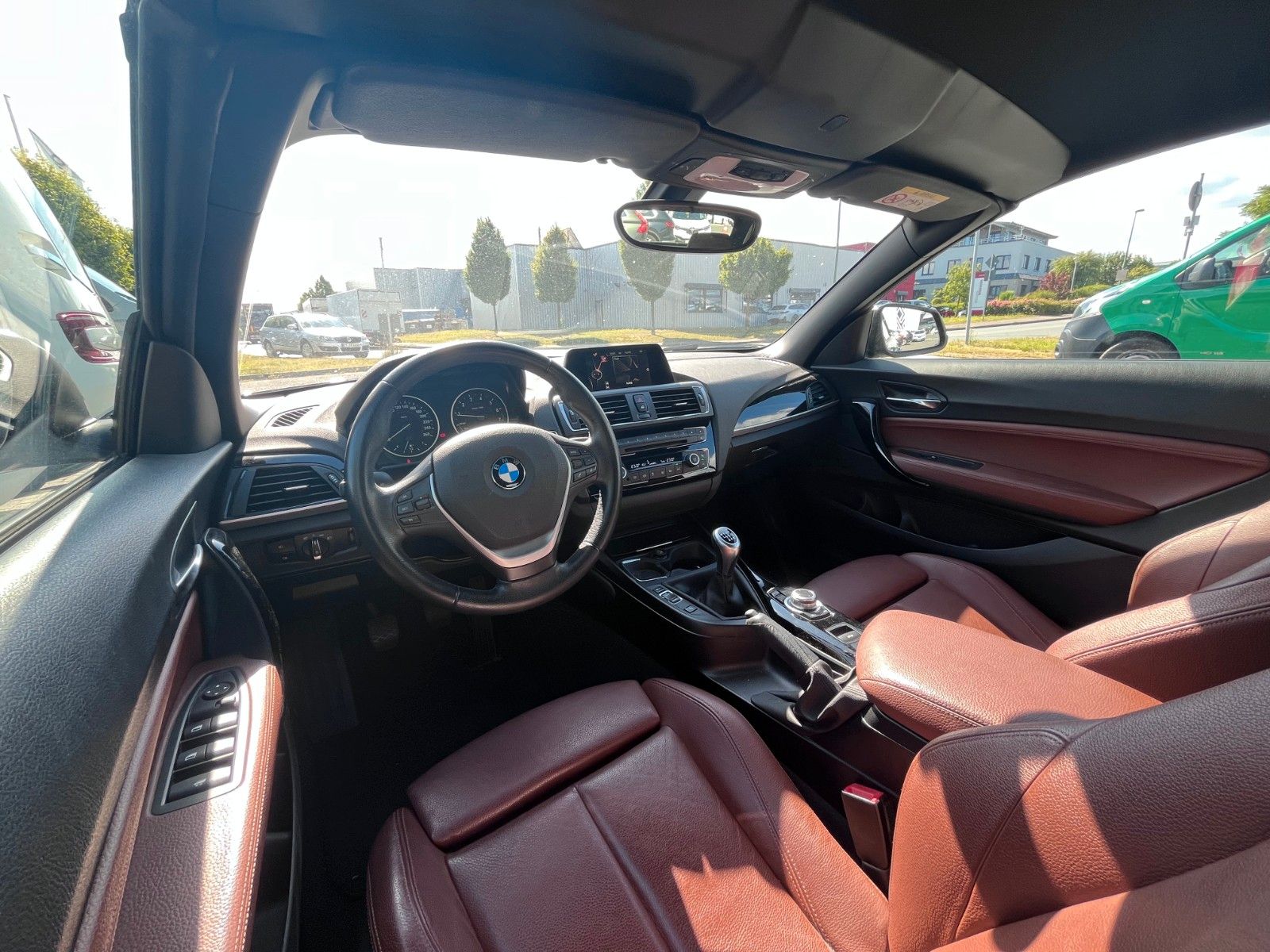 Fahrzeugabbildung BMW 220i Cabrio Sportline