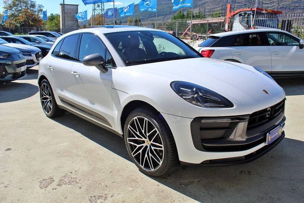 PORSCHE Macan 2023