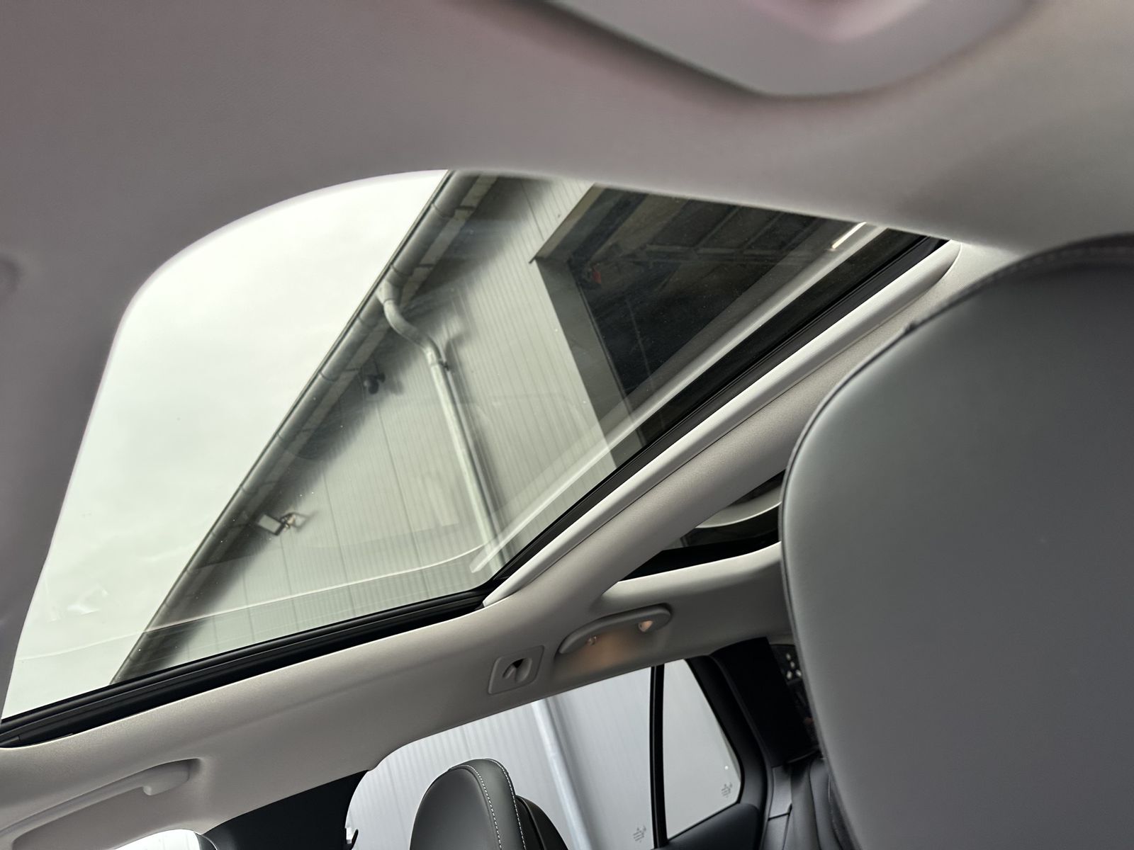 Fahrzeugabbildung Mercedes-Benz C 300d T AMG-Line NAV+LED+KAM+V-COCKPIT+AHK+PANO