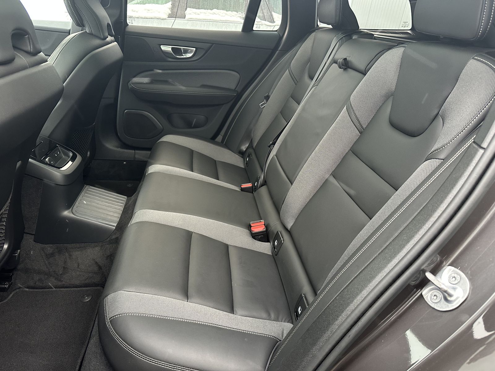 Fahrzeugabbildung Volvo V60 Ultimate Plug-In Hybrid AWD NAV+LED+PANO+ACC