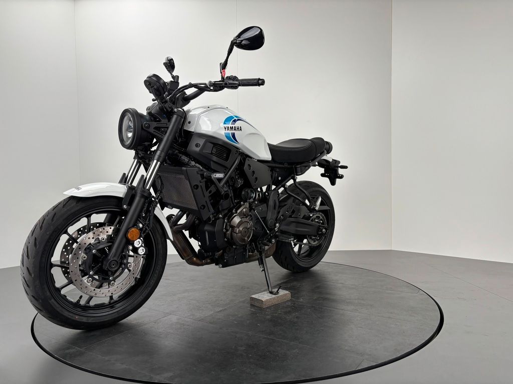 Fahrzeugabbildung Yamaha XSR 700 *SERVICE NEU *1. HAND *SCHECKHEFT