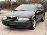 Skoda Octavia 1.6 Benzin Combi Tour 1.Hand - Skoda Octavia aus 2010: Tour