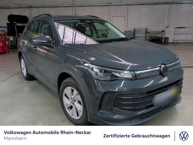 Volkswagen Tiguan - 1