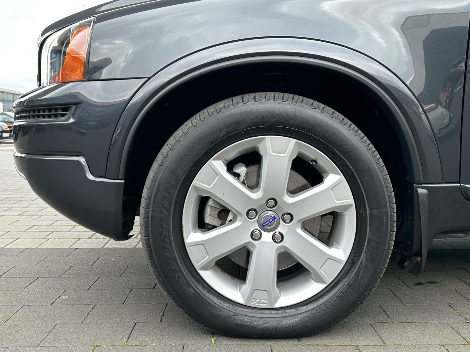 VOLVO XC90 D5 AWD - MOMENTUM - 200 Cv - BVA - BLUETOOTH - RÉGULATEUR DE VITESSE - 7 Places