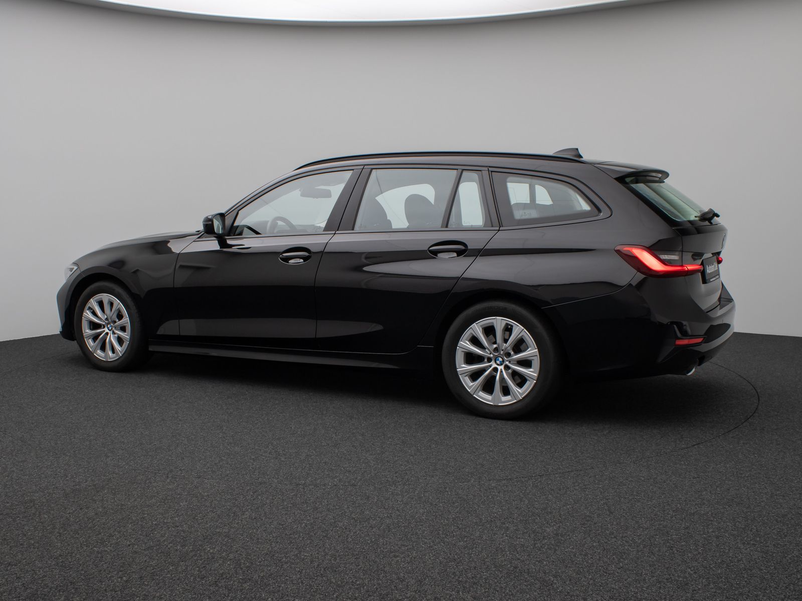 Fahrzeugabbildung BMW 320d Panorama DAB HiFi Lenkrhzg PDC AHK Alarm