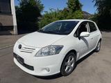 Toyota Auris Travel **NAVI KAMERA 2.HAND** - Toyota Auris Gebrauchtwagen in Stuttgart