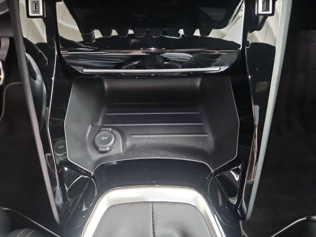 Fahrzeugabbildung Peugeot 208 1.2 PureTech GT-Line Pano Navi Sport LED SHZ