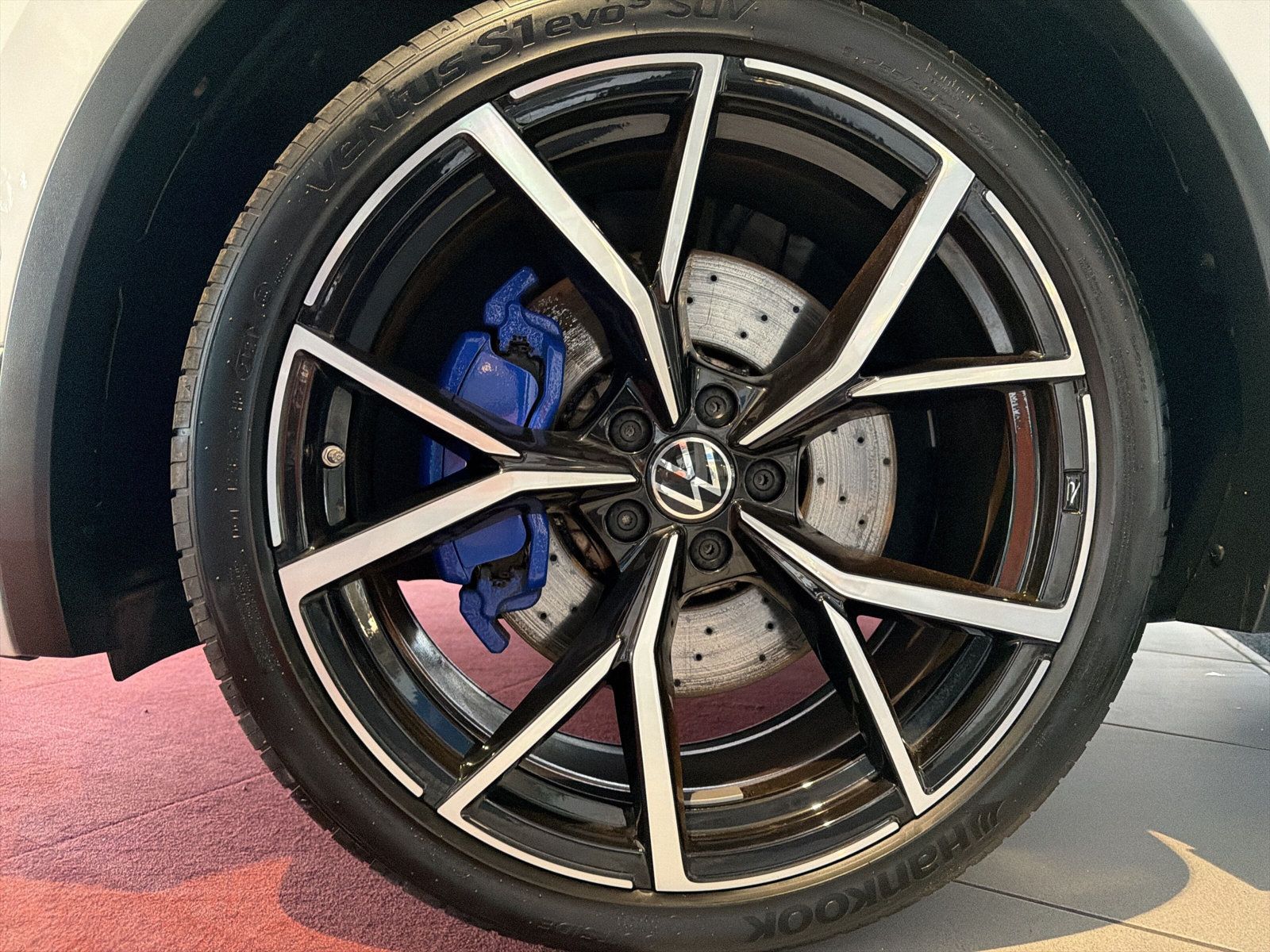 Tiguan R 4M Navi PANO Harman Akrapovic R