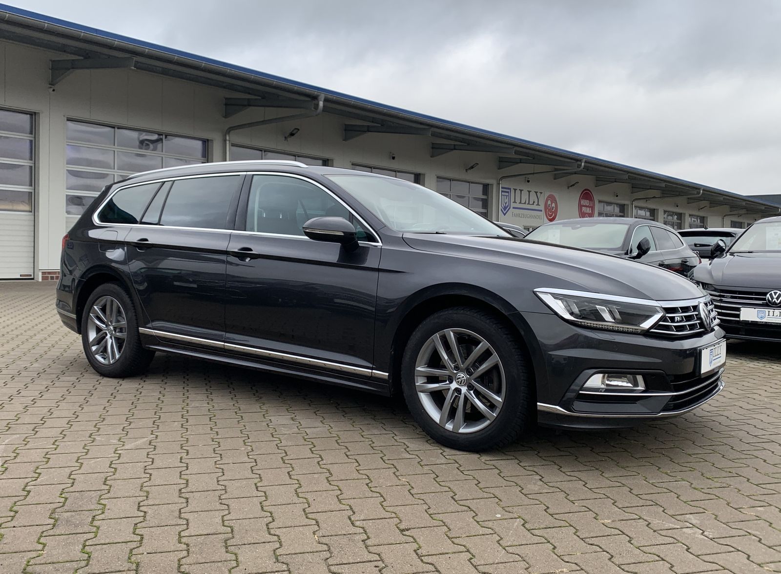 Fahrzeugabbildung Volkswagen Passat Variant 2.0 TDI*R-Line*STHZ*AHK*Alcantara