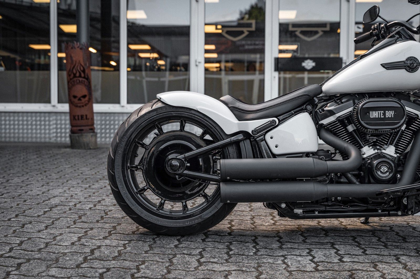 Fahrzeugabbildung Harley-Davidson WHITE FAT BOY FLFBS 114 MY24 -KESSTECH-
