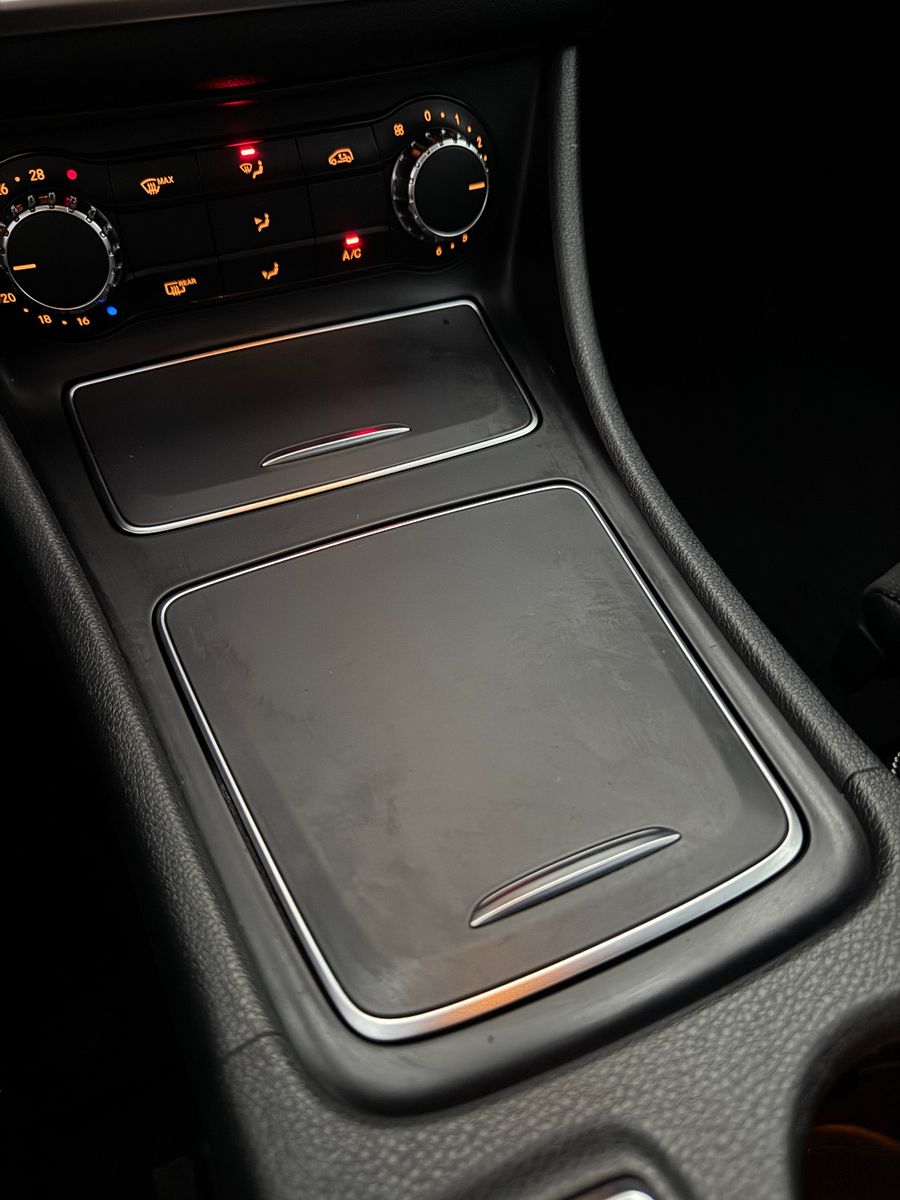 Fahrzeugabbildung Mercedes-Benz GLA 200 7G-DCT SPORTPAKET URBAN NAVI LED KAMERA