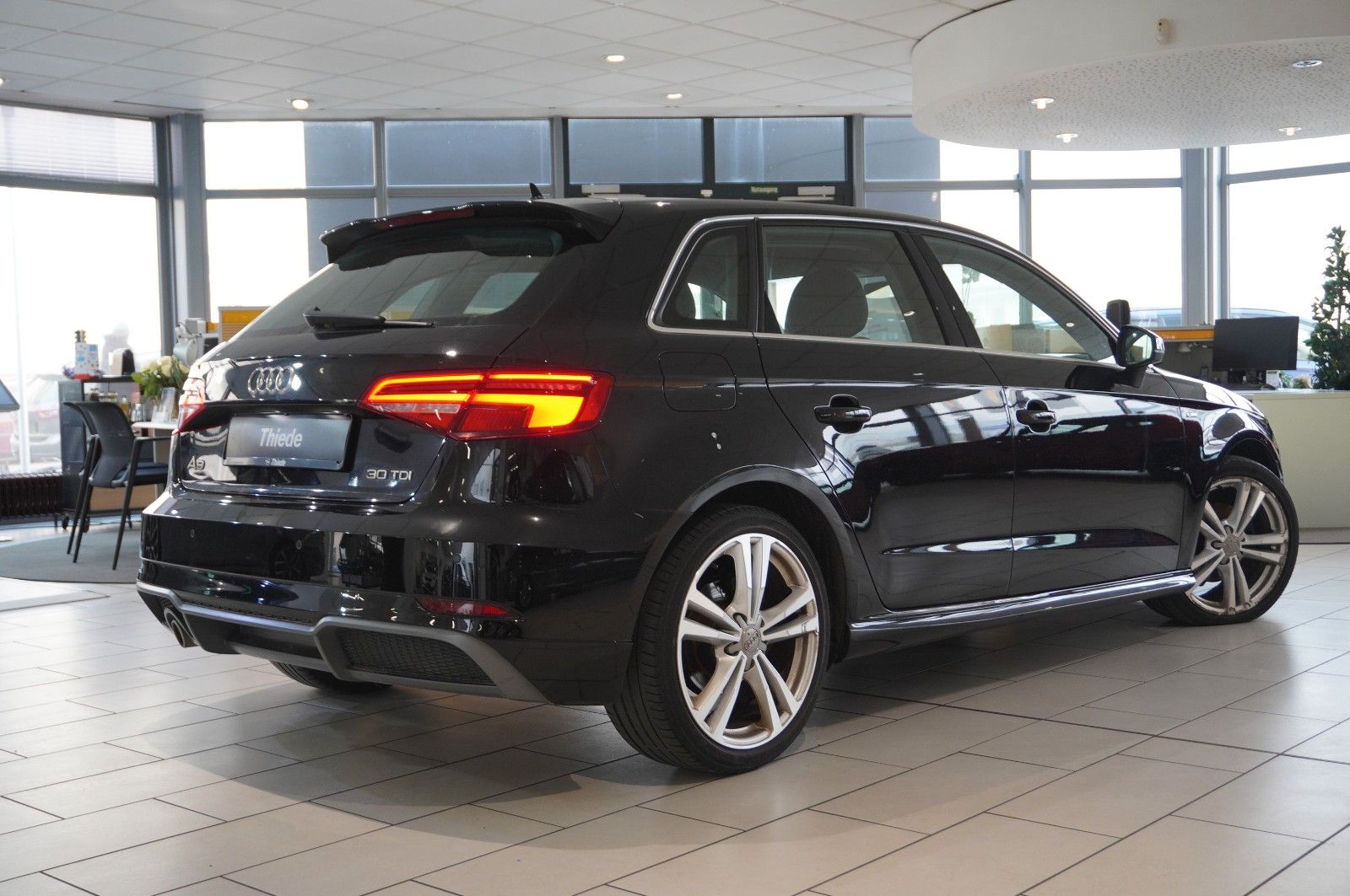 Fahrzeugabbildung Audi A3 Sportback 30 TDI S-LINE NAVI/LED/SH/SPORT/PDC