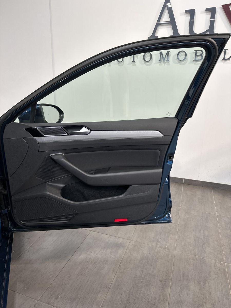 Fahrzeugabbildung Volkswagen Passat Variant GTE NAV+IQ-LIGHT+PANORAMA+ACC+VC