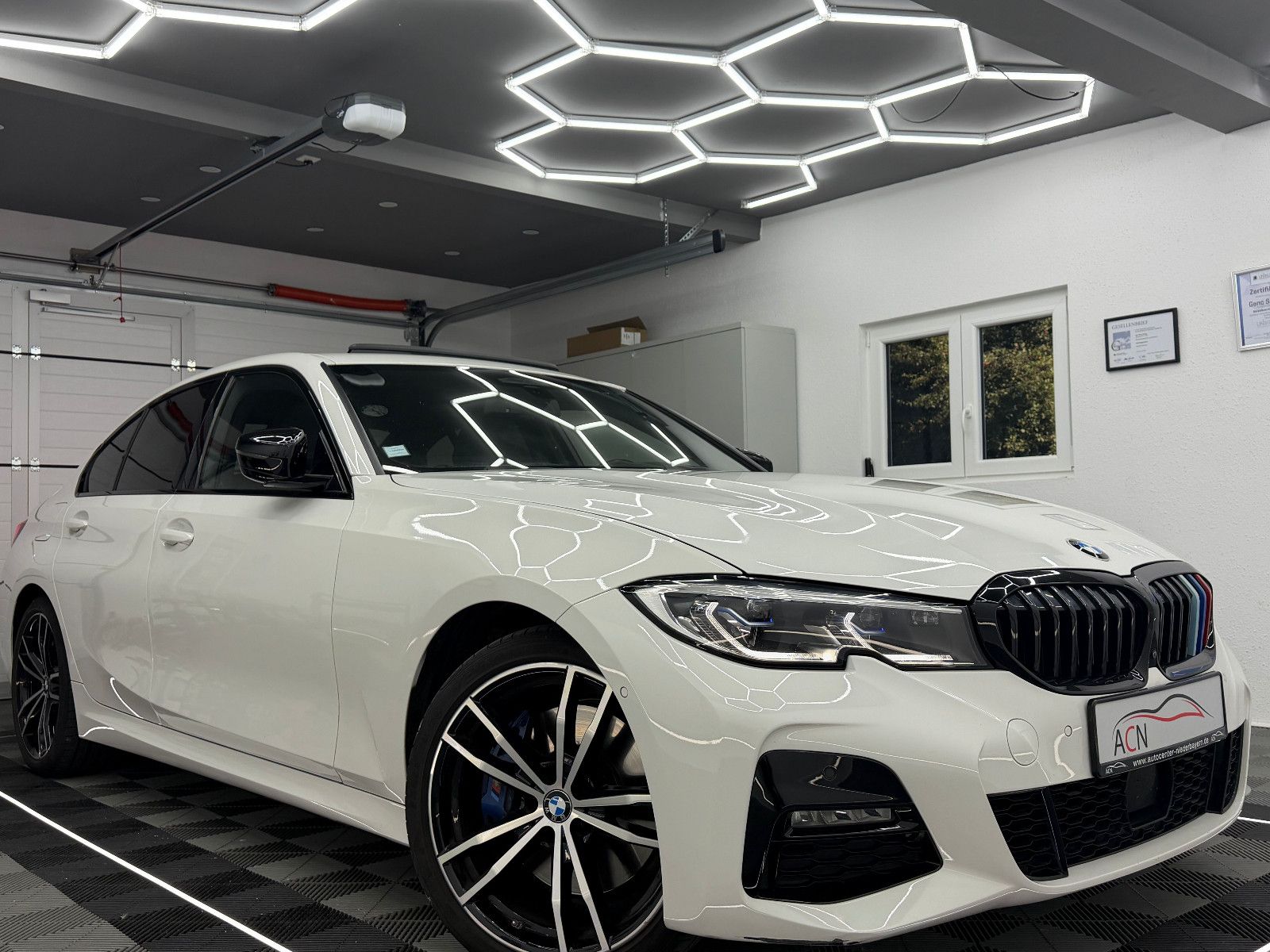 Fahrzeugabbildung BMW 330 i xDrive M SPORT/LASER/HuD/H&K/360*/MEMORY