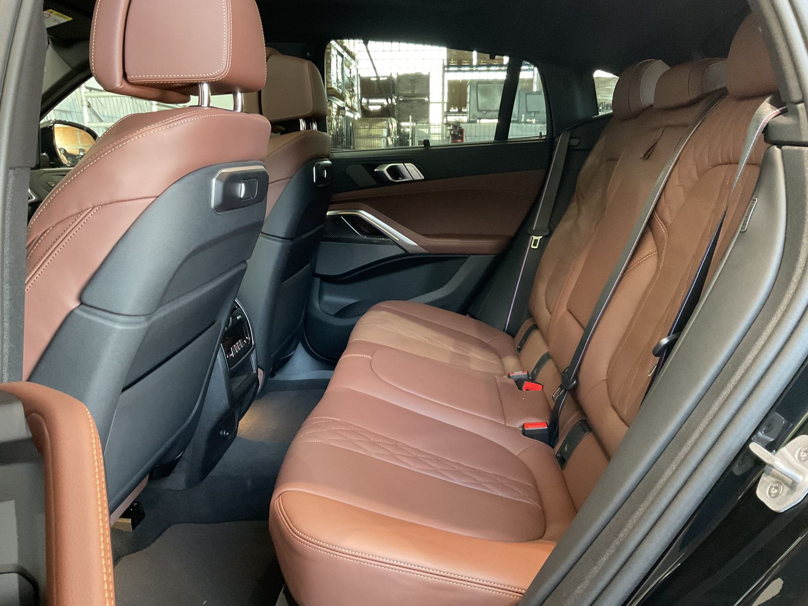 Fahrzeugeinzelansicht 13 Fahrzeugabbildung BMW X6 xDrive40d *Harman Kardon *Sitzbelüftung *Stan