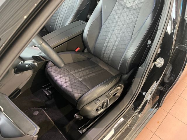 Fahrzeugabbildung Volkswagen Passat Variant 2.0 TDI DSG R-LINE AHK IQ.LIGHT K