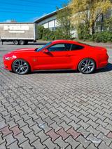 Ford Mustang 5.0 V8 GT +LEDER+SHZ+NAVI+R.KAM - gebrauchte Ford Mustang aus dem Jahr 2015