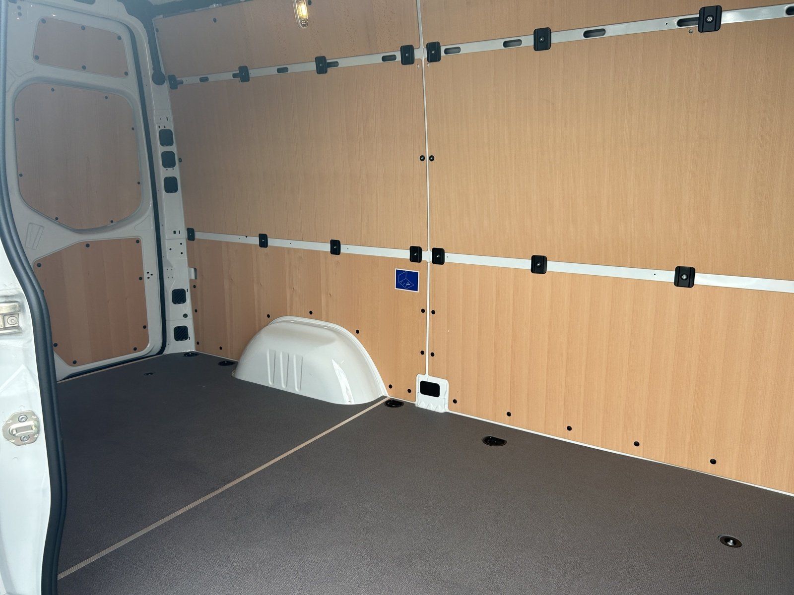 Fahrzeugabbildung Mercedes-Benz Sprinter 317 CDI Kasten PRO L2H2 NAVI AHK