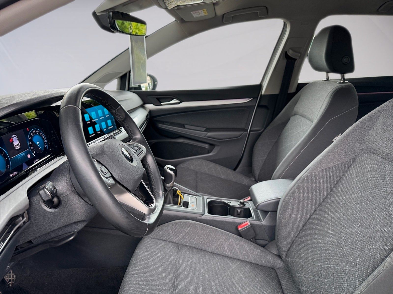Fahrzeugabbildung Volkswagen Golf VIII Lim. Life 1.5 TSI
