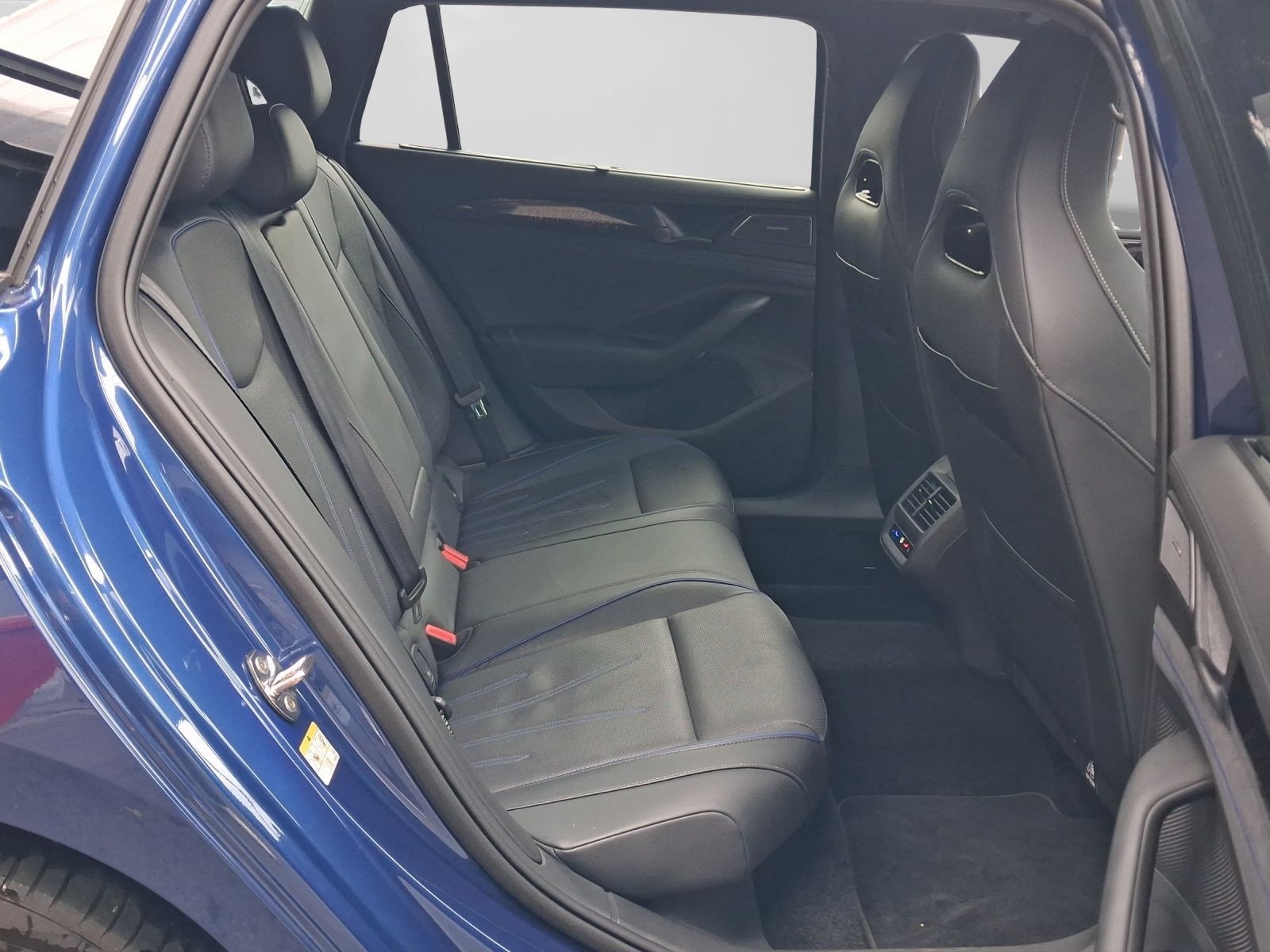 Volkswagen Passat Variant - Bild 6