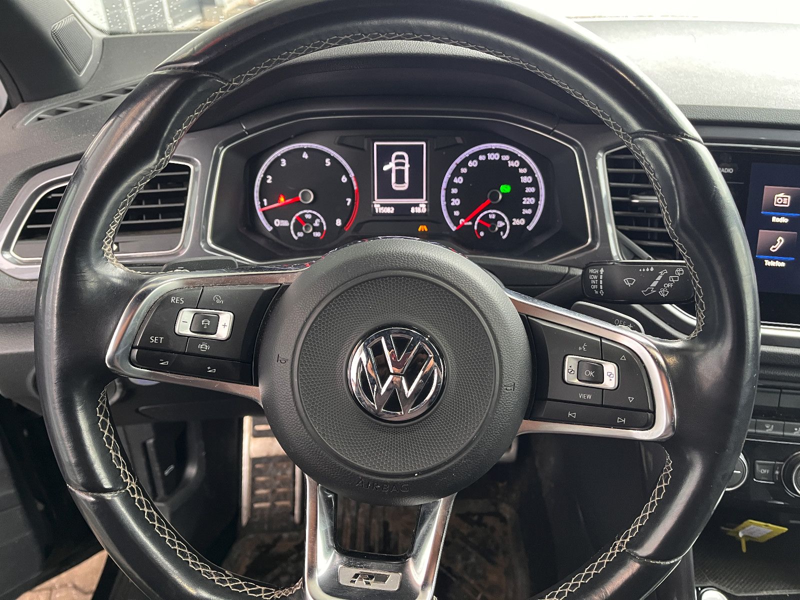 Fahrzeugabbildung Volkswagen T-Roc Sport 1.5 TSI DSG R-Line