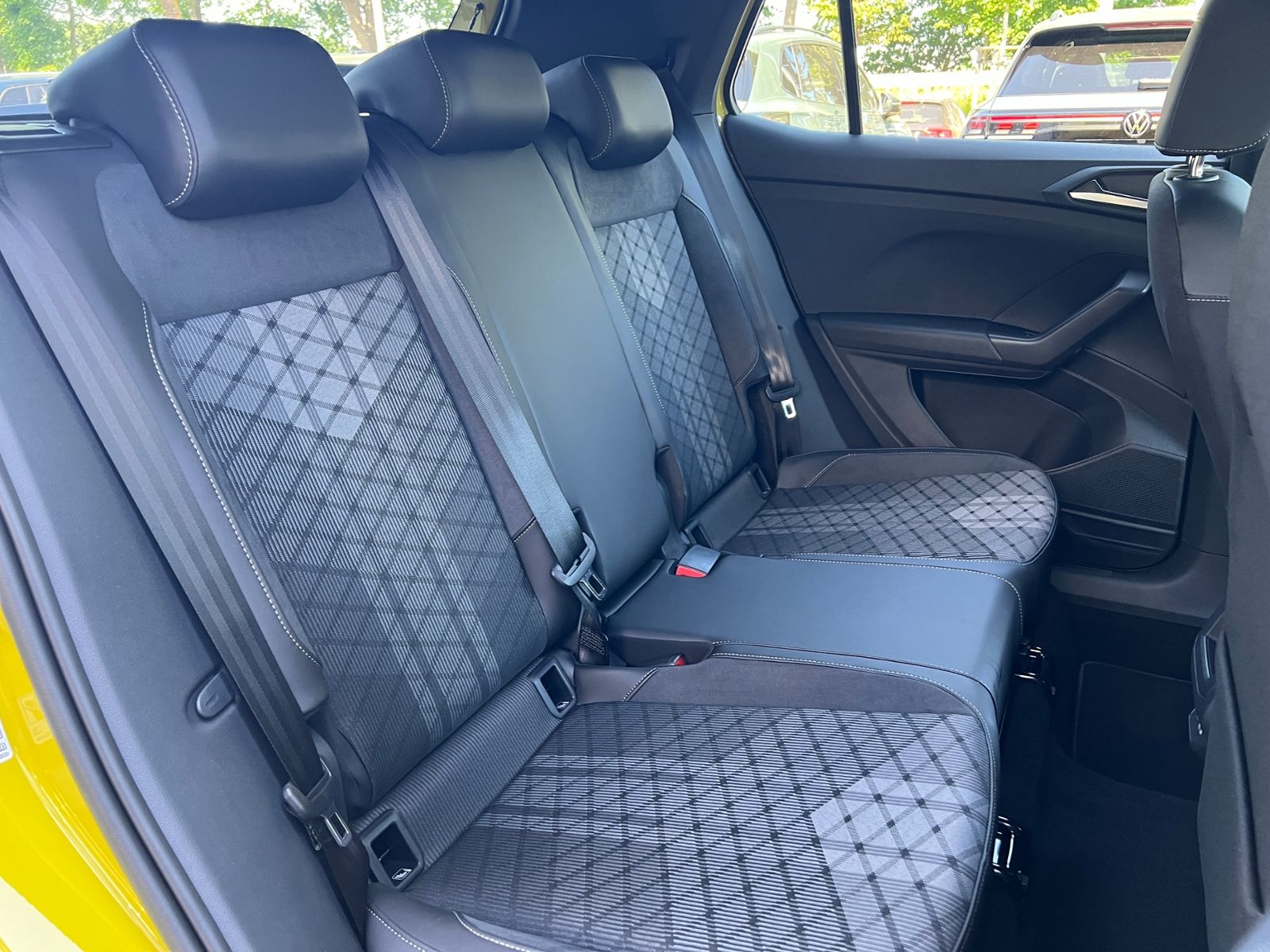Fahrzeugabbildung Volkswagen T-Cross R-Line 1.5 TSI DSG *AHK,BlackStyle,Navi,