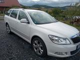 Skoda Octavia 2.0 TDI Elegance Combi Elegance - Skoda Octavia aus 2011: Elegance