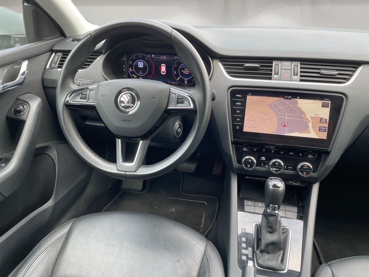 Fahrzeugabbildung SKODA Octavia Combi Premium Edition Standheizung