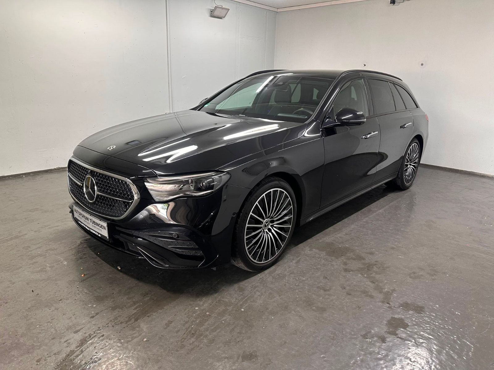 Fahrzeugabbildung Mercedes-Benz E 220 d 4MATIC T *AMG-LINE ADVANCED*PANO*KEYGO*