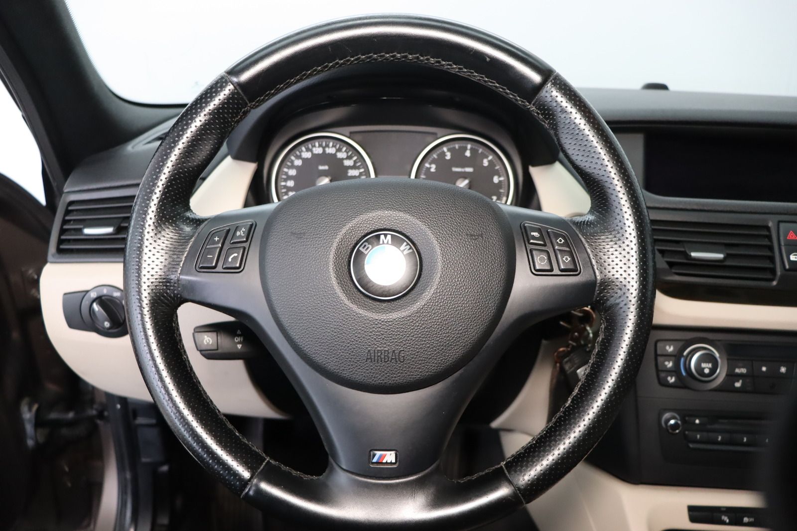 Fahrzeugabbildung BMW X1 xDrive28i * Pano * Leder * Xenon