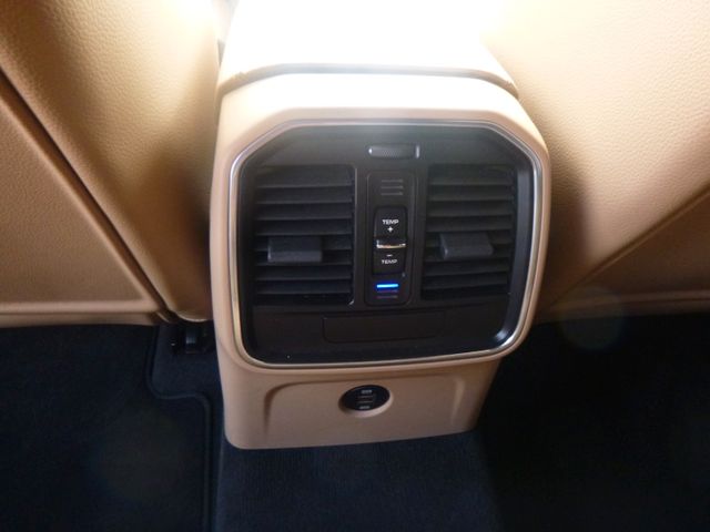 Fahrzeugabbildung Porsche Macan 2,0 TFSI Allrad >KAM/LED/NAV/Leder/SHZ/PDC