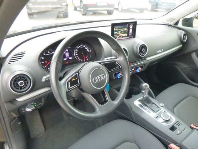 Fahrzeugabbildung Audi A3 Sportback 35 TFSI >AUT/NAV/Sitzheiz/Einparkh<