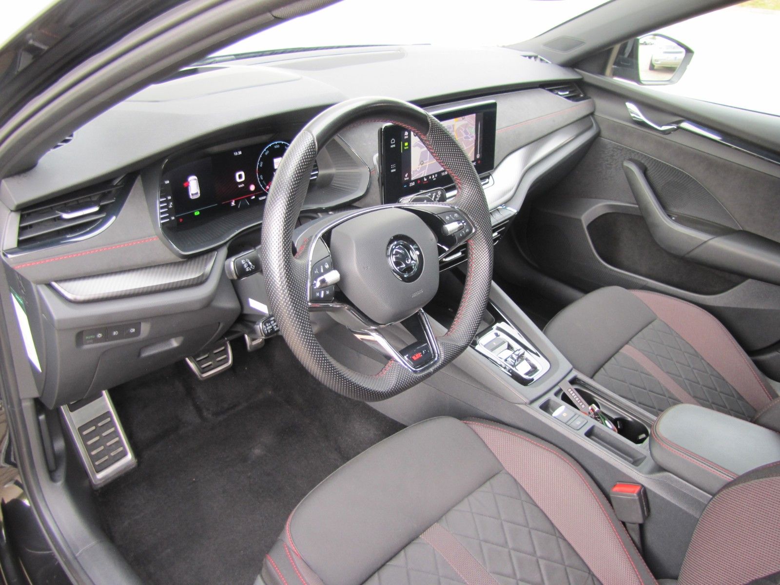 Fahrzeugabbildung SKODA Octavia Combi RS 2.0l TDI 200PS DSG