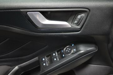 Ford Focus Lim. ST-Line LED Navi Kamera 18 Zoll