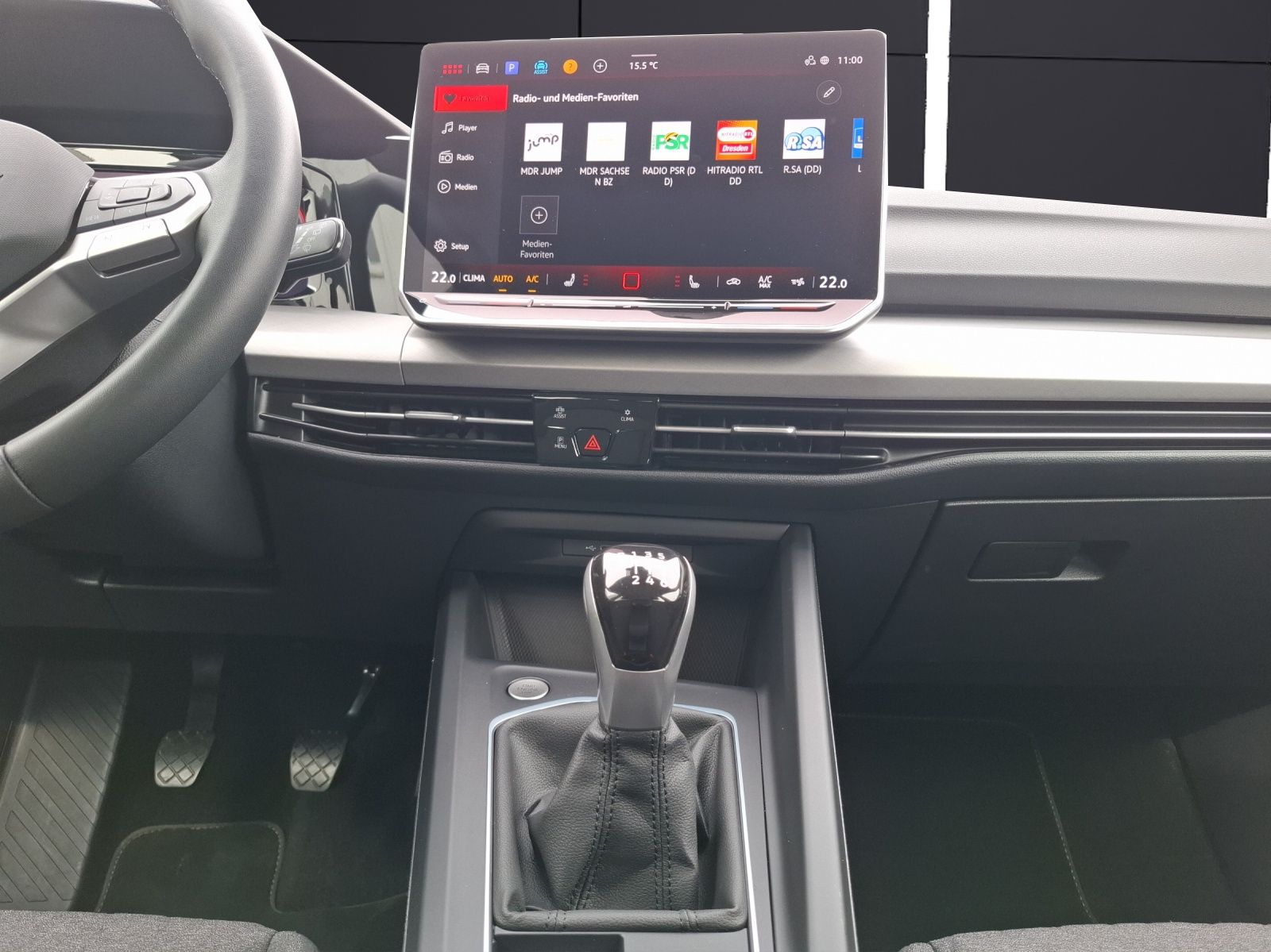 Fahrzeugabbildung Volkswagen Golf VIII Variant TSI Life Standhzg. LED Navi AI