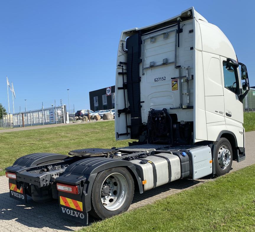 Volvo Vehicle Tractor 4x2 Low deck