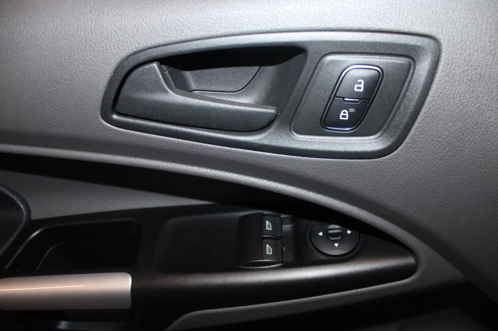 Fahrzeugabbildung Ford Transit Connect TREND L1 KLIMA 3-Sitzer PDC AHK