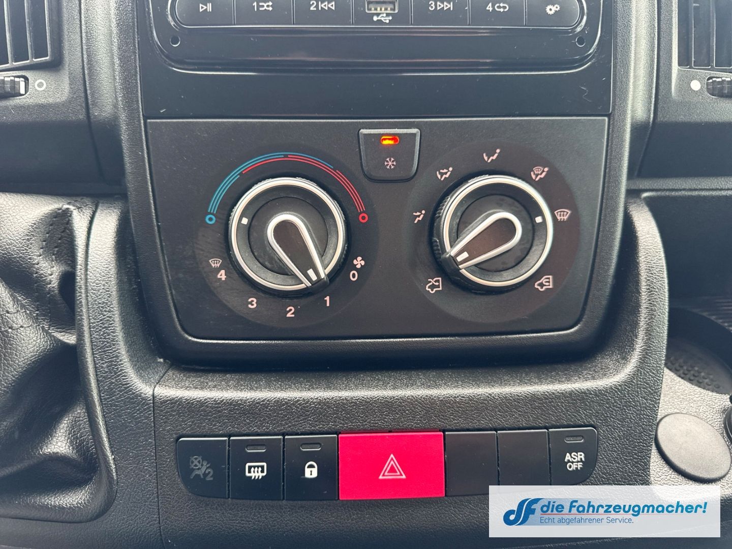Fahrzeugabbildung Citroën Jumper Pritsche Doppelkabine DAB Spurhalteass. N