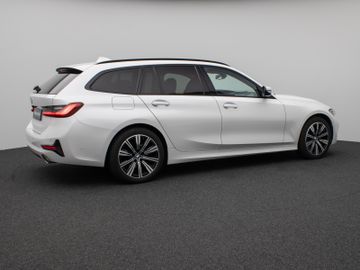 Fahrzeugabbildung BMW 320d xD SportLine HUD DAB 360°Stop&Go Alarm AHK