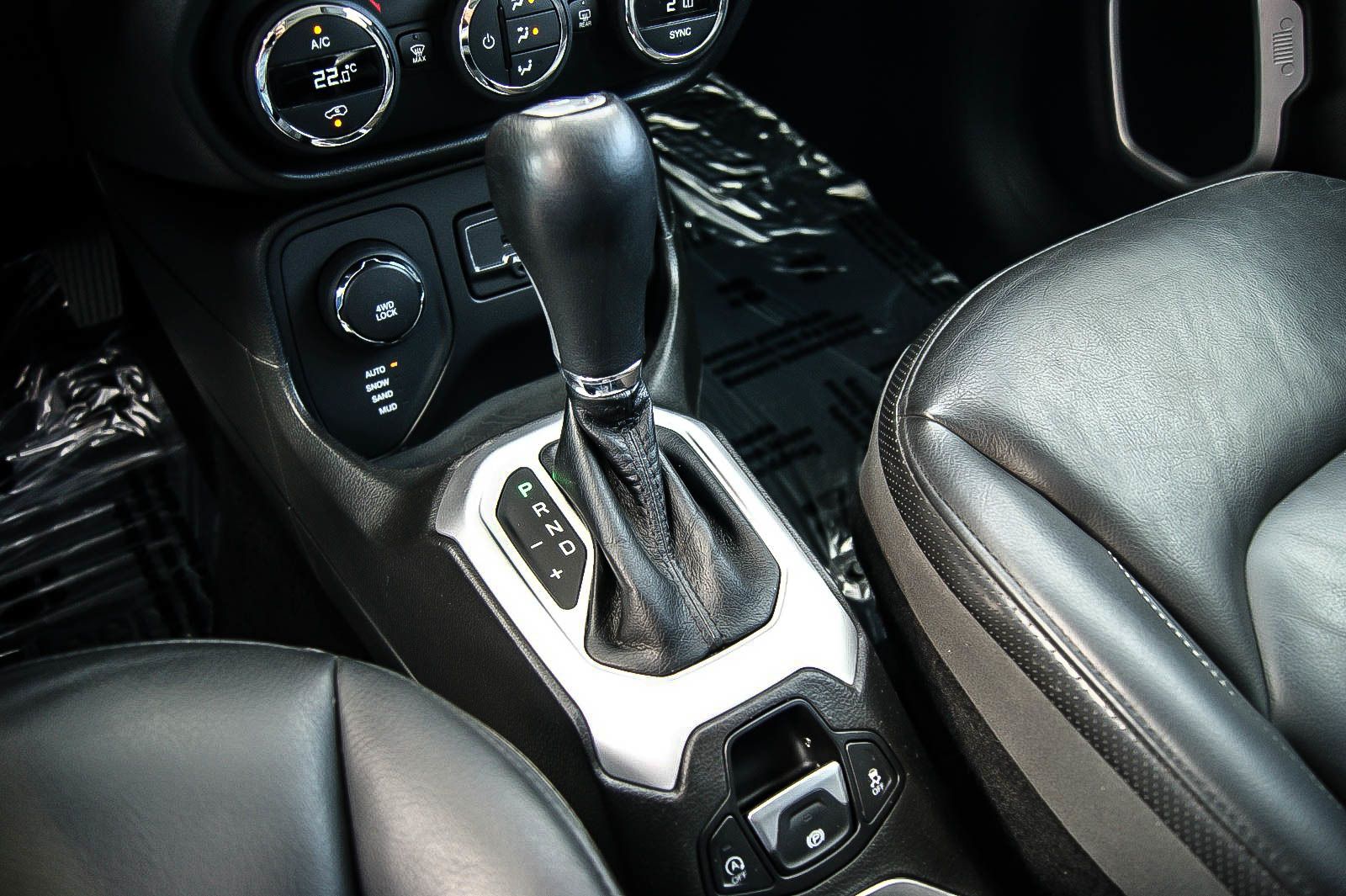 Fahrzeugabbildung Jeep Renegade Limited 4WD Auto LEDER NAVI KEYLESS PDC