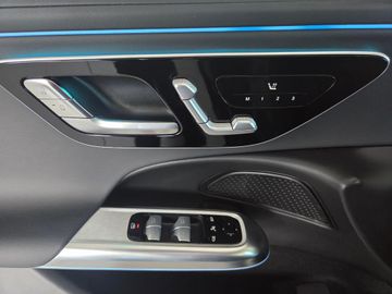 Mercedes E 220 - 11