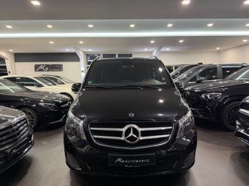 Mercedes V 220 - 2