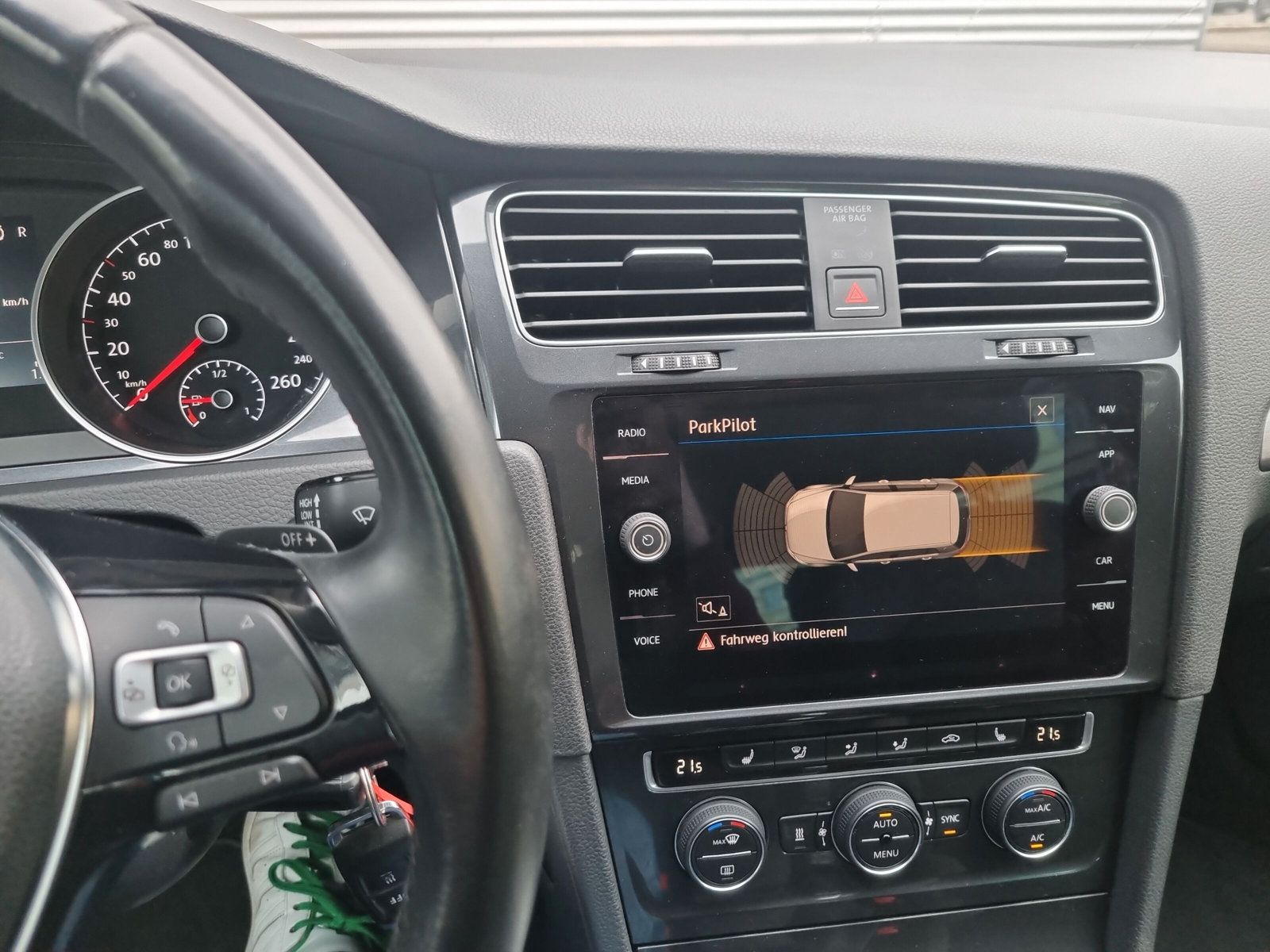 Fahrzeugabbildung Volkswagen Golf VII 1.0 TSI DSG APP NAVI ACC