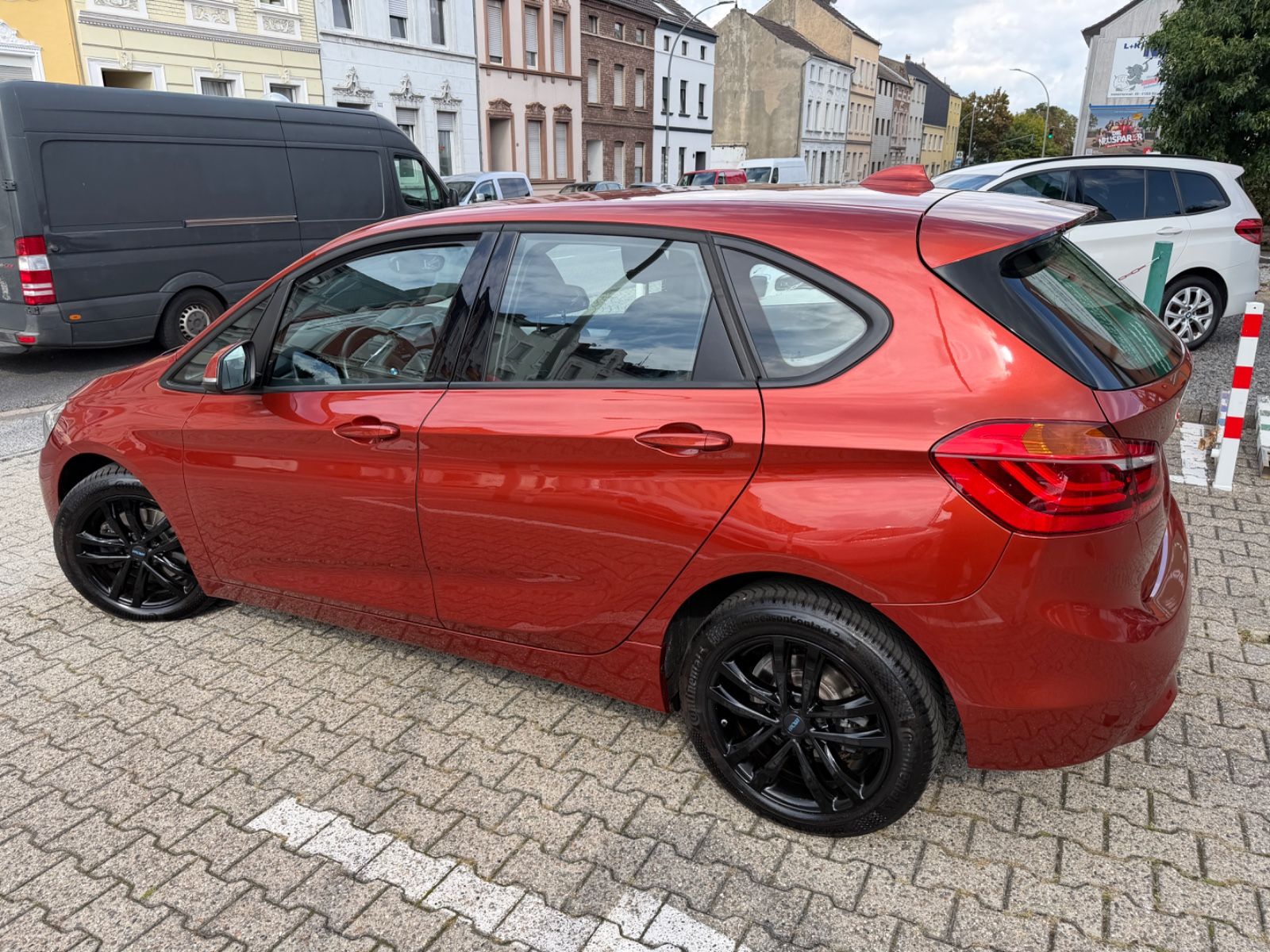 Fahrzeugabbildung BMW 220i Active Tourer NAVI AUTOMATIK LED 2-HAND